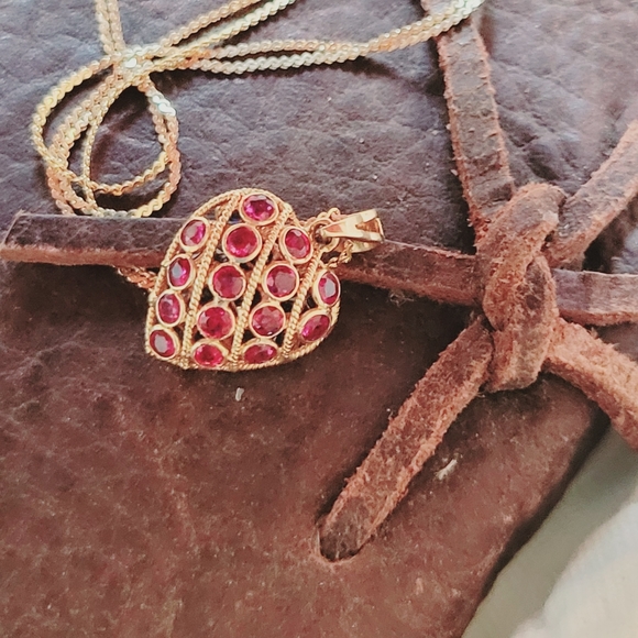 14k gold puff heart pendent filigree reversible Saphires & Rubies 15" 14k chain - Picture 4 of 10